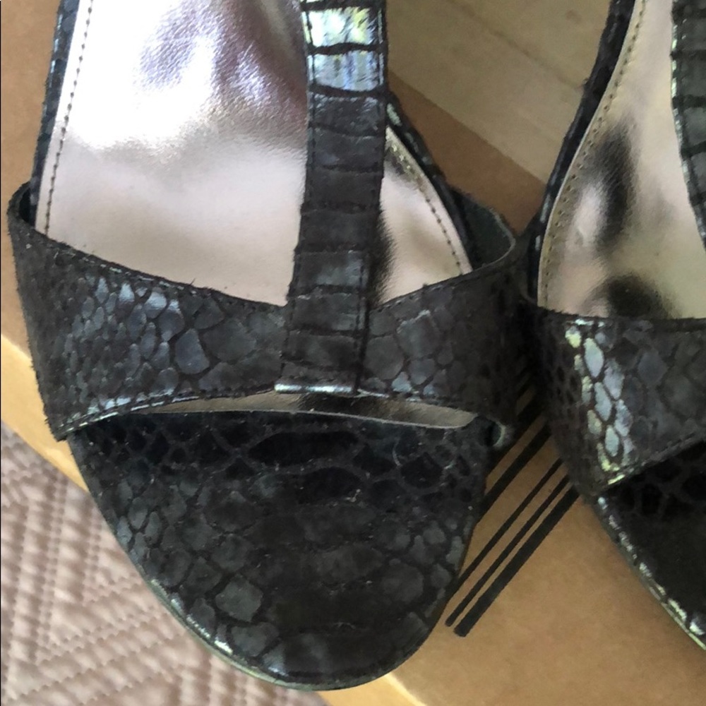 Alfani Leather Snakeskin 9M Heels - Picture 7 of 11